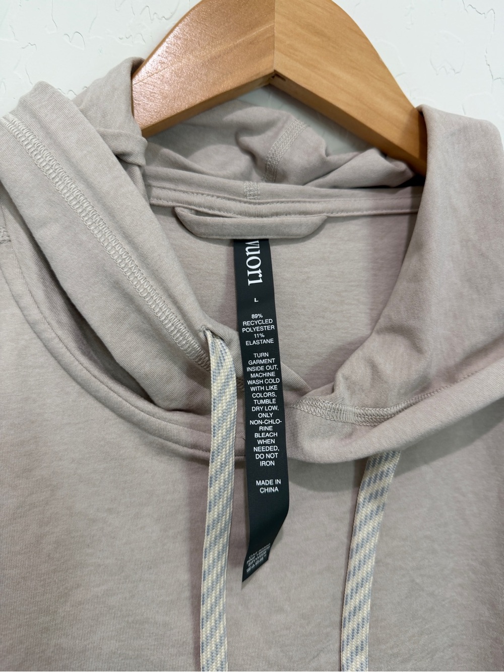 NWT Vuori Halo Essential Tan Hooded Pullover Shirt L - Picture 3 of 4